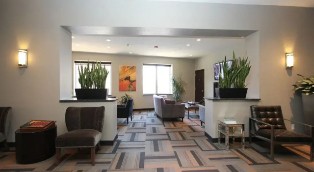 The East Avenue Inn & Suites, Забронировать Отель Отели Рочестера с парковкой, Парковка