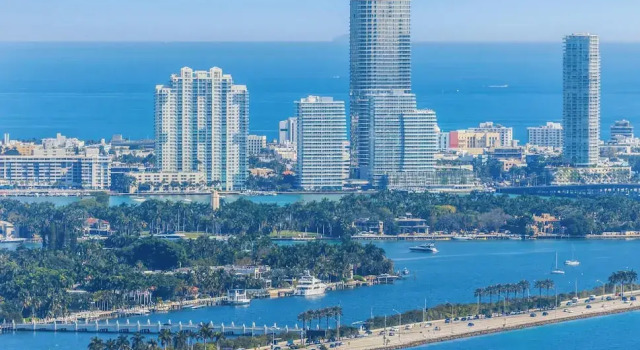 Студия 46th-Floor High-Rise Studio - Pool & Gym