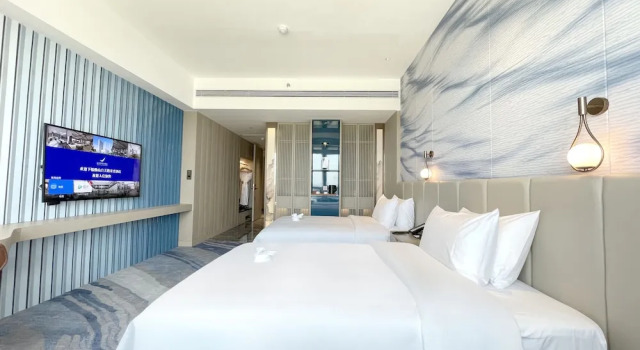 Четырёхместный номер Standard White Swan VYV Hotel