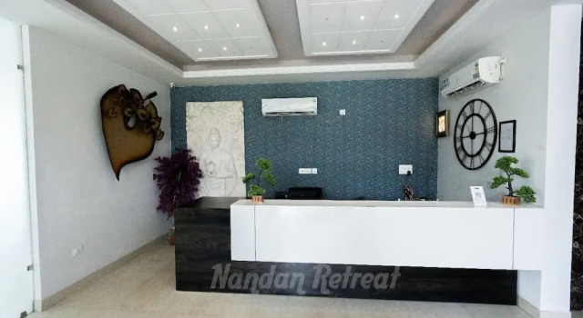 Hotel Urban Zip Affordable - #Near Prem Mandir #Chaar Dham, Забронировать Отель Отели Вриндавана с бассейном, Бассейн