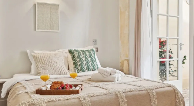 Chic 2BR 2BA near Place des Vosges, Забронировать Апартаменты/квартира Париж Иль-де-Франс, рядом с Musée Cognacq-Jay