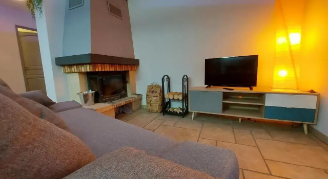 Entre lac et montagne, chaleureuse maison 3 pièces avec très belle vue lac d'Annecy. Terrasse, jardin, parking, cheminée, barbecue …., 预订 酒店 圣若里奥 阿讷西湖