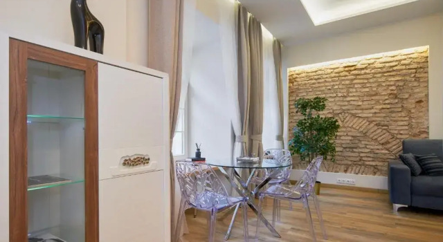 Апартаменты Deluxe Town Hall Square Apartment