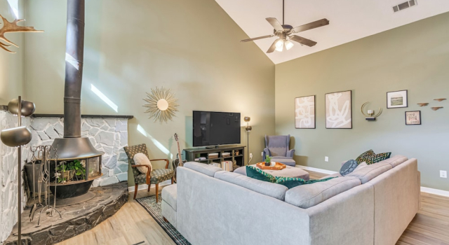Cottage Vibes in Shalimar! Pet-friendly Townhome, Buchen Sie Ferienhaus Lake Lorraine USA