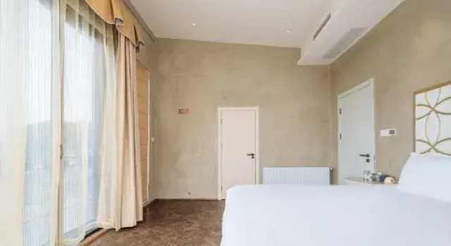 Люкс с балконом и с видом на озеро Floral Lux Hotel Jurong Lihuyuan Hotel