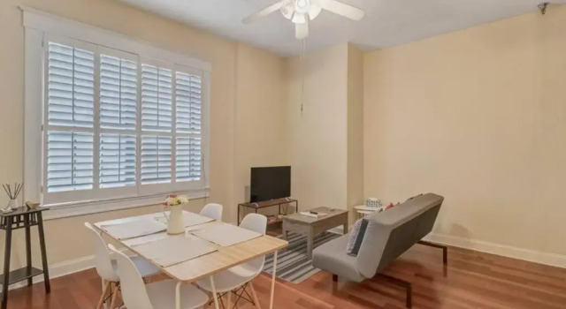 Апартаменты LT Stay Discounts! Cozy 2 BR Apt - Pet Friendly!