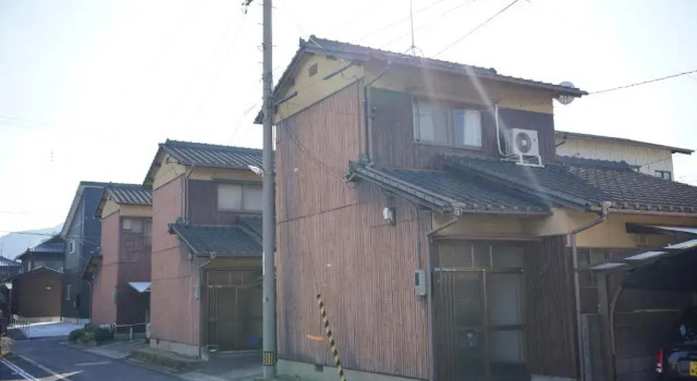 瀬戸内ハウス 疲れを癒す木のお家 バス停より徒歩3分 Free WIFI 無料駐車場, Buchen Sie Hotel Sakaide Kagawa