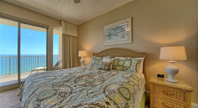Comfortable High-Rise Condo with Beach Access - Unit 1404 by RedAwning, Забронировать Отель Панама-Сити Панхэндл Флорида, рядом с Загородный клуб "Сигнал Хилл"