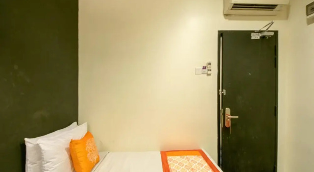 OYO 136 Ceria Hotel