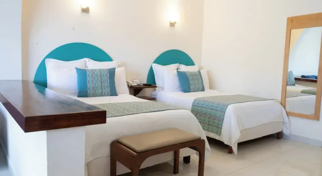 Полулюкс с балконом The Westmarine Waterfront Hotel