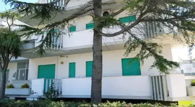 Appartamenti Alba Adriatica Via Olimpica, Book Hotel Hotels in Abruzzo with Parking, Parking