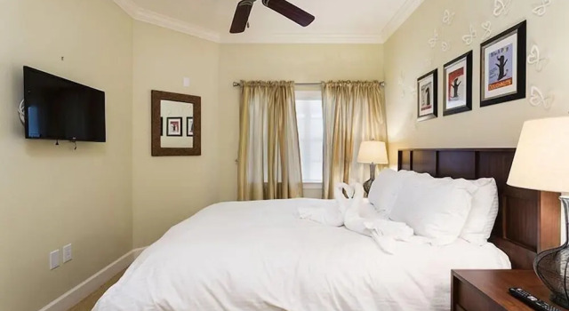 Condo Centre Court Living 3 Bedroom Reunion