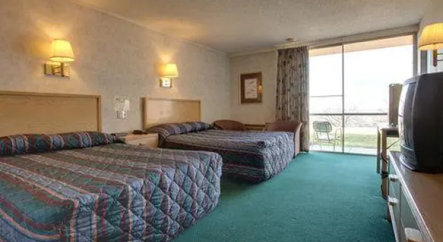 罗拉骑士酒店(Knights Inn Rolla), Boek Hotel Hotels in Missouri met zwembad, Zwembad