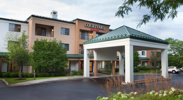 Courtyard Burlington Taft Corners, Varaa Hotelli Hotellit New England uima-altaalla, Uima-allas