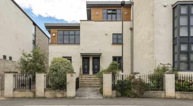 Riverside Home with Private Parking