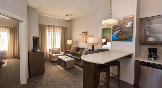 Люкс с 2 комнатами Staybridge Suites Wisconsin Dells - Lake Delton, an Ihg Hotel