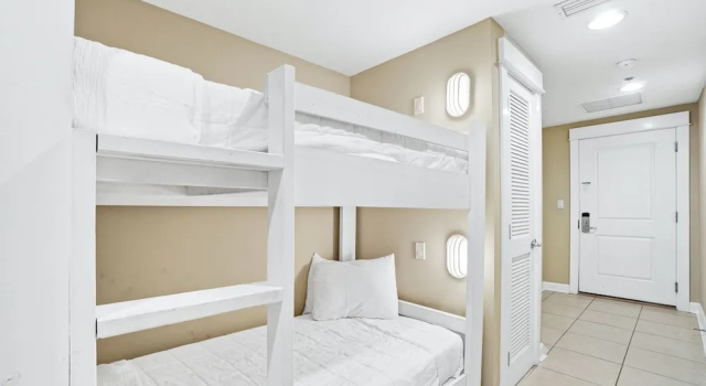 Номер Standard c 1 комнатой с балконом и с видом на море Grand Panama Beach Resort by Panhandle Getaways
