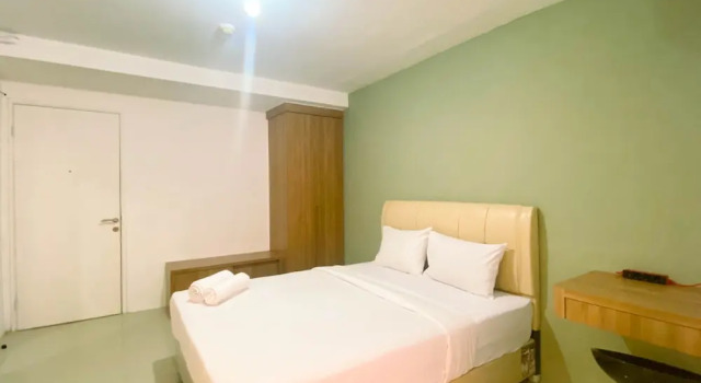 Апартаменты Deluxe Comfy And Strategic Studio Apartment At Bassura City