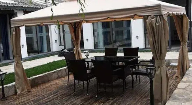 Pearl Tree Seven Yards, Book Hotel Hoteller i Beijing Province med parkering, Parkering