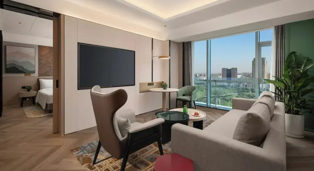 Двухместный люкс Business Holiday Inn Shijiazhuang High-tech Zone by IHG