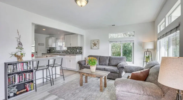 Коттедж 2 Blocks to Beach: Dog-friendly Oceano Cottage