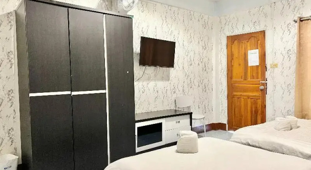 Трёхместный номер Standard с балконом Jamjuree Place