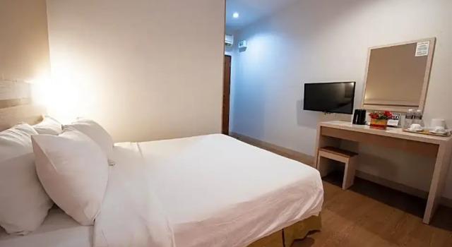 O podwyższonym standardzie dwuosobowy pokój Lovina Inn Penuin Hotel