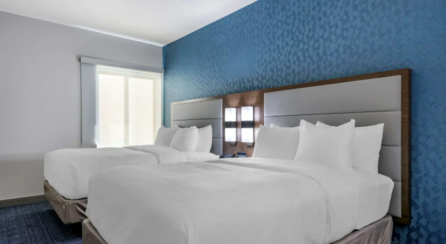 Четырёхместный люкс Comfort Suites Gainesville Near University