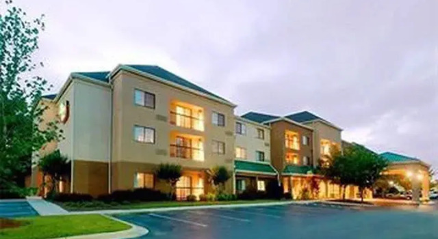 Двухместный люкс Courtyard by Marriott Pensacola