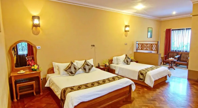 Трёхместный номер Standard с балконом Triumph Hotel