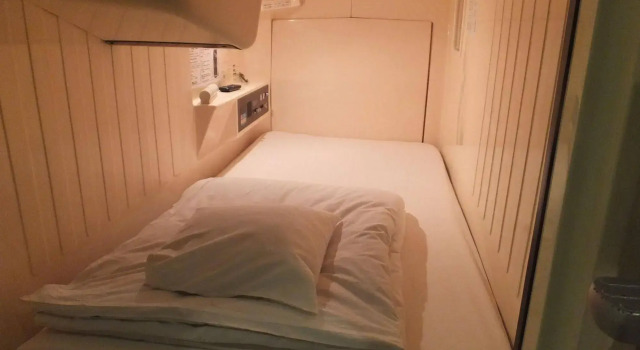Capsule Hotel Wellbe Sakae - Caters to Men