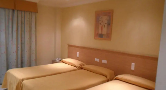 Трёхместный номер Hotel los Girasoles