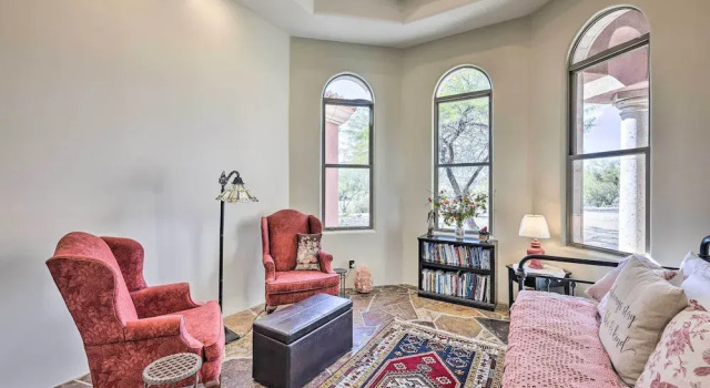 Backyard Oasis! Mtn-View Family Gem in Scottsdale, Забронировать Вилла Отели Скотсдейл с парковкой, Парковка