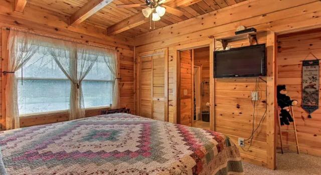 Rustic Sevierville Cabin w/ Covered Porch!