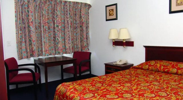 Quad City Inn