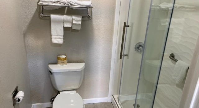 Четырёхместный номер Standard North Bay Inn Santa Rosa