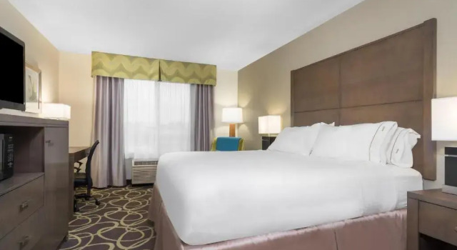 Номер Standard Holiday Inn Express Hotel & Suites Ames by IHG