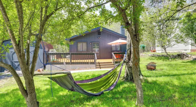 Walk to Lake Carobeth: Gem in Pocono Country Place, Book Feriehus Tobyhanna 