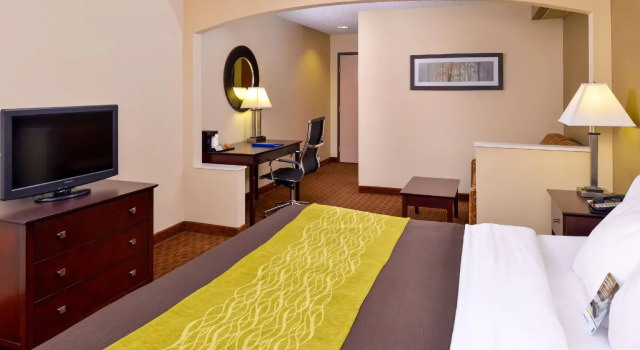 Двухместный люкс Holiday Inn Express & Suites Joplin Southeast by IHG