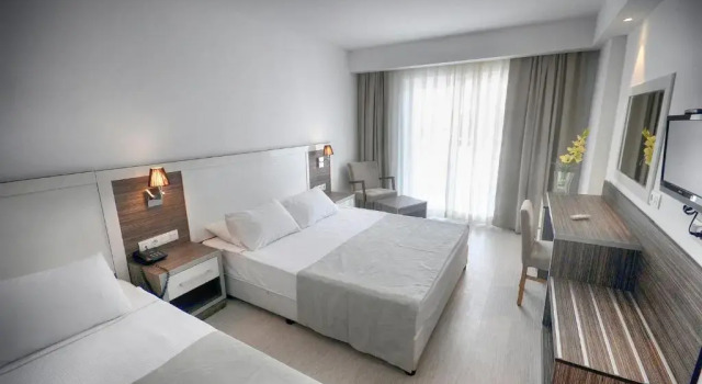 Трёхместный номер Standard Club Shark Hotel
