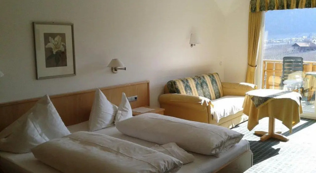 Hotel Pension Flora, Забронировать Отель Отели Лагундо 3 звезды, рядом с Vellau - Leiteralm - Velloi - Malga Leiter Gondola, 3*