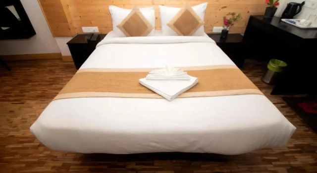 Cherrywood Suites And Spa, Забронировать Курортный отель Отели Дарджилинг 3 звезды, рядом с Храм Махакал Мандир, 3*