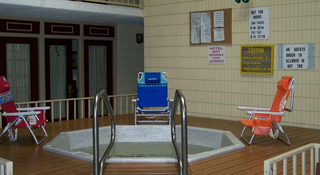 Season's Inn, Book Hotel Hoteller i Ozark med pool, Swimmingpool