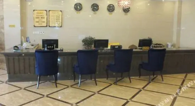 Huixian Home World Hotel, Book Hotel Hotels in Xinxiang with Parking, Parking