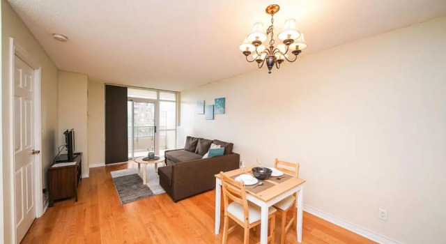 Апартаменты Sarkar Suites - 330 Burnhamthorpe Road