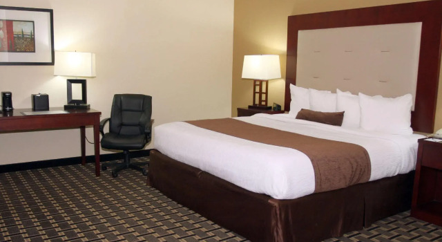 Двухместный номер Standard AmericInn by Wyndham Woodstock IL