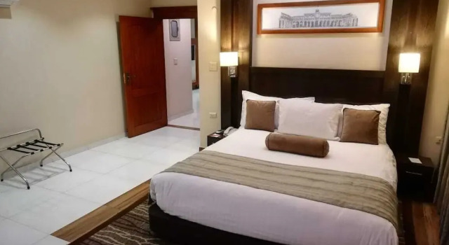 Люкс Deluxe Avari Xpress Faisalabad