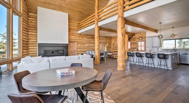 Коттедж с 5 комнатами с балконом Luxe Mountain Cabin w/ Spa, 6 Mi to Park City!