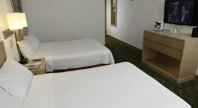 Четырёхместный номер Standard Hotel Monterrey Macroplaza