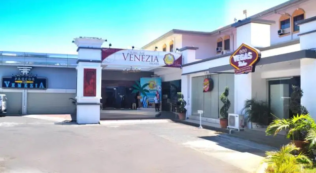 Полулюкс Subic Bay Venezia Hotel